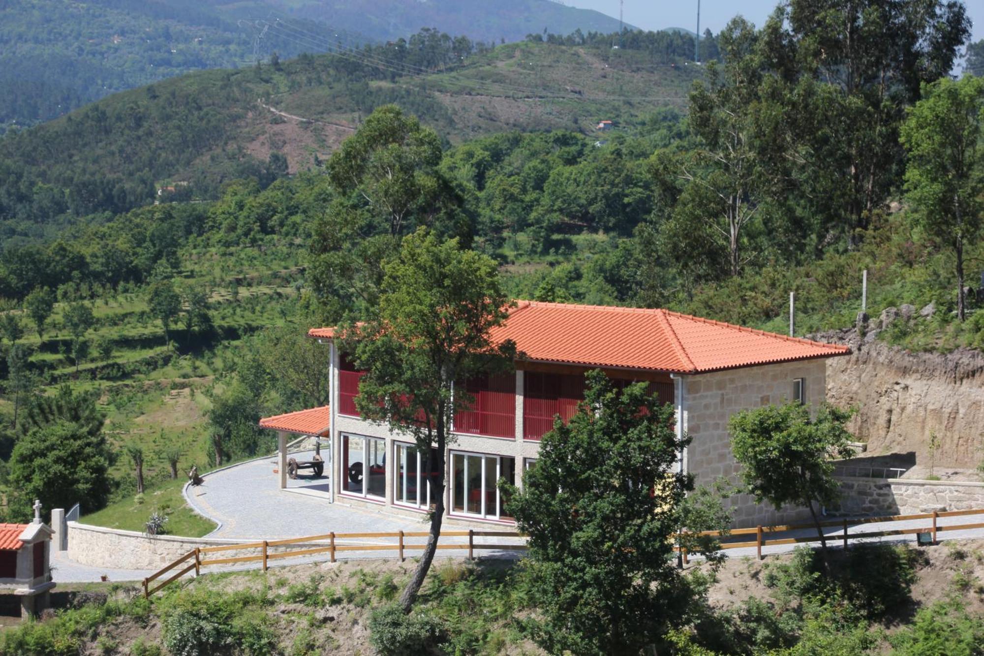 Encostas Da Torre Guest House Terras de Bouro Exterior photo