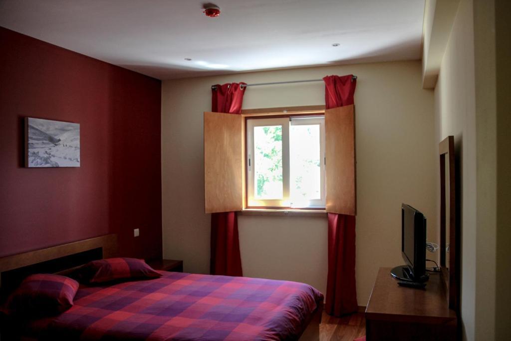 Encostas Da Torre Guest House Terras de Bouro Room photo